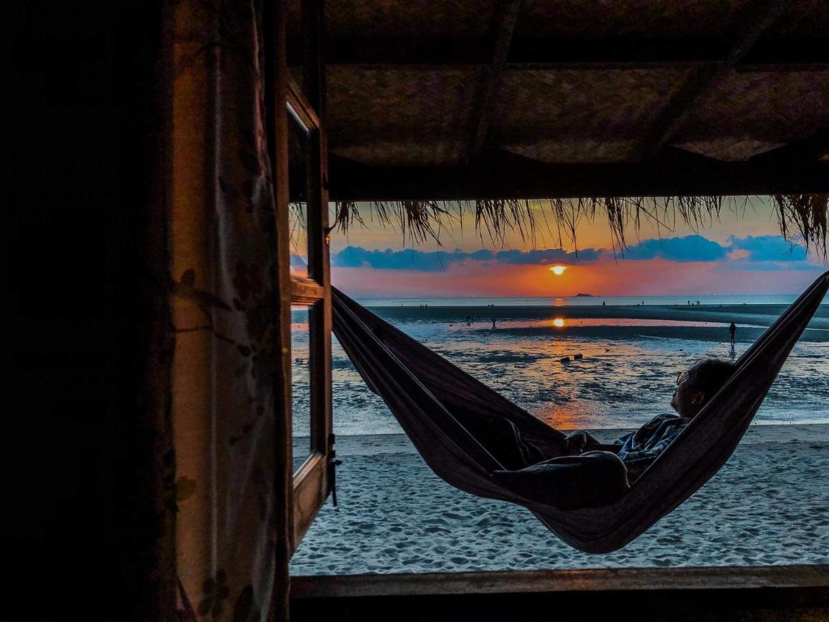 Castaway Beach Bungalows سورات ثاني المظهر الخارجي الصورة