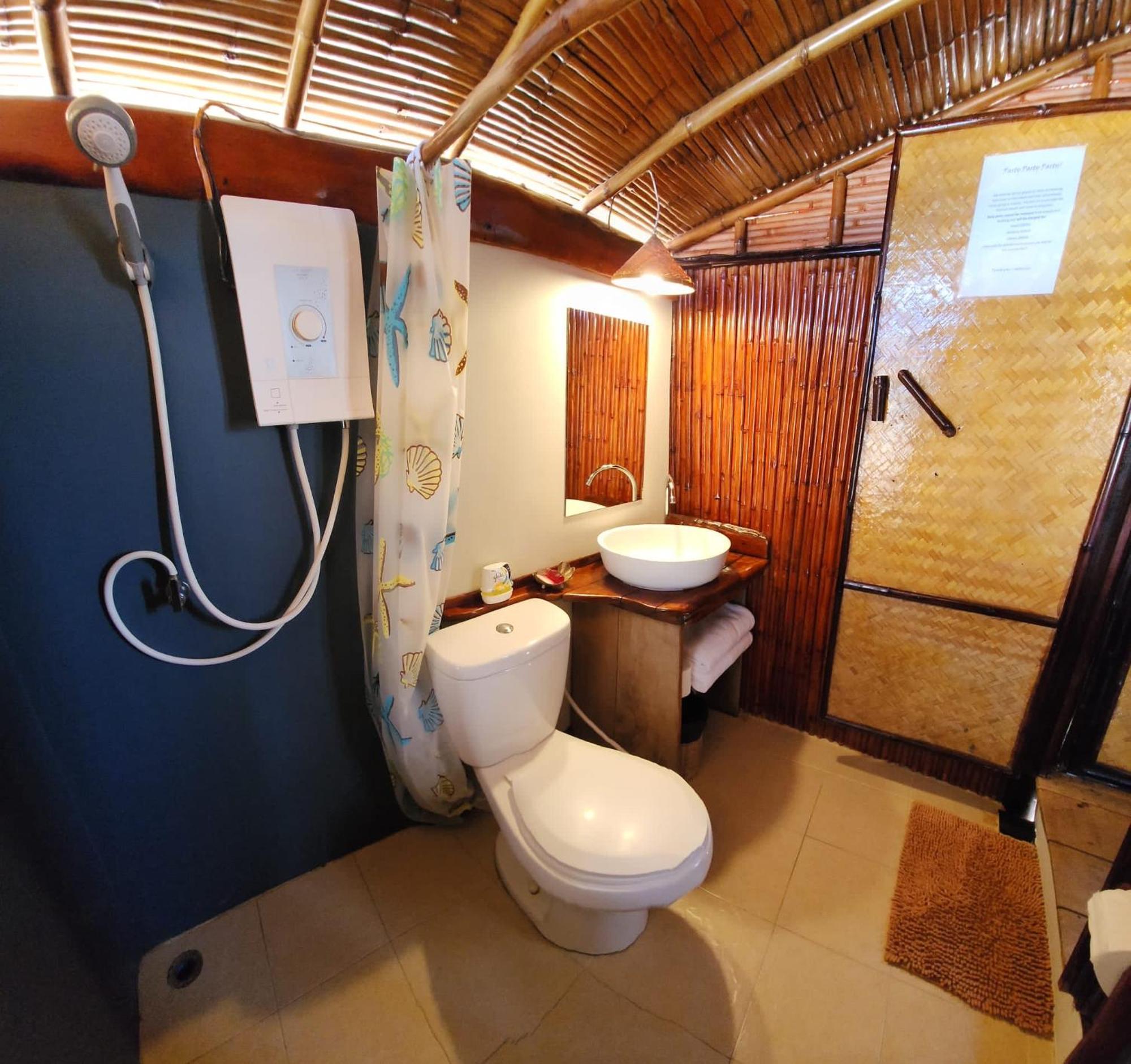 Castaway Beach Bungalows سورات ثاني الغرفة الصورة