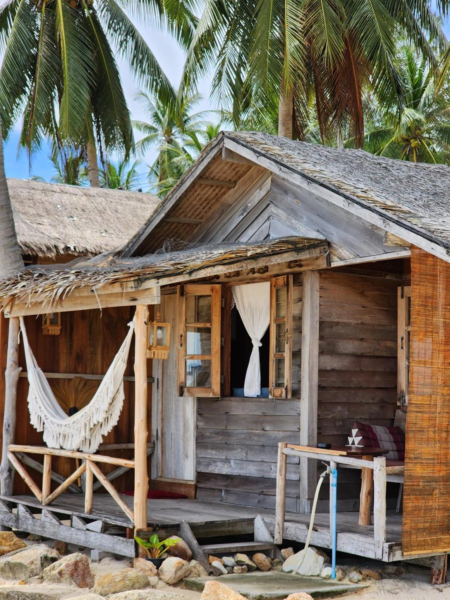 Castaway Beach Bungalows سورات ثاني المظهر الخارجي الصورة
